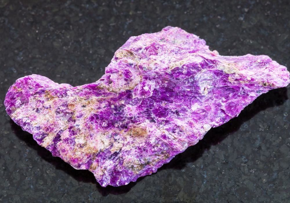 Pierre atlantisite brute verte et violette - découverte en Tasmanie Australie 1952, mythe Atlantis