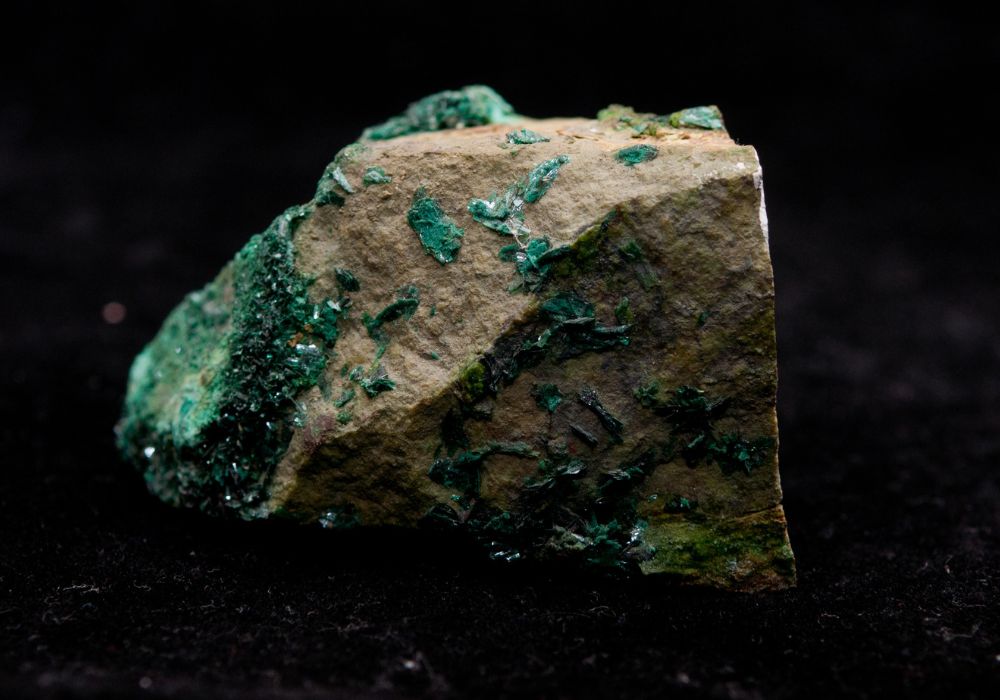 Brochantite verte : propriétés énergétiques et vertus spirituelles en lithothérapie