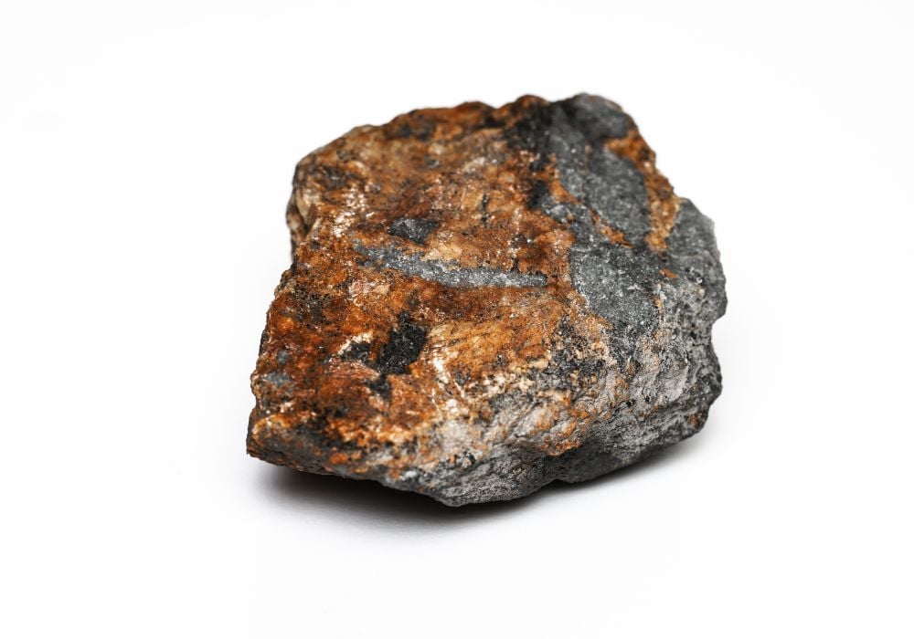 Cristal de Chalcocite montrant son éclat métallique bleu-acier caractéristique sur matrice rocheuse
