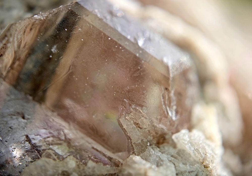Cristal de phénacite incolore transparent — histoire et découverte par Nordenskiöld Oural 1833