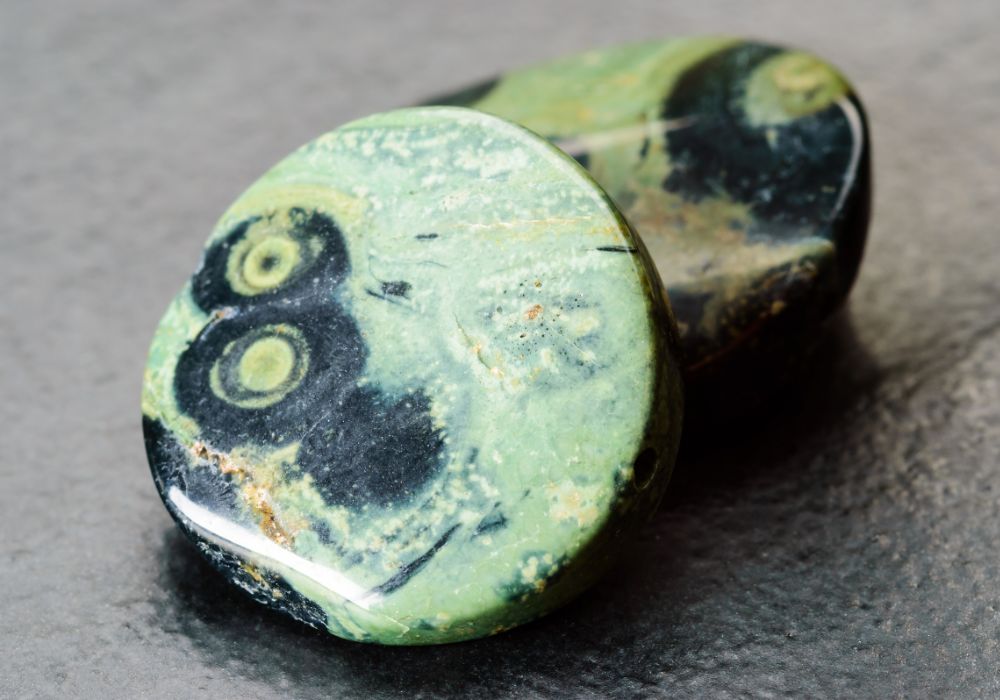 Jaspe Kambaba stromatolites fossiles 3 milliards d'années histoire géologique ancienne