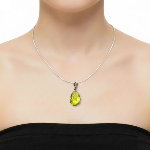 pendentif-ambre-verte-facette-pierre-brute