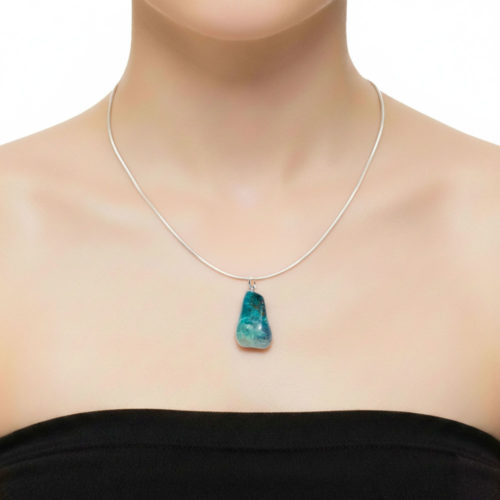 pendentif-chrysocolle-foncee-pierre-roulee