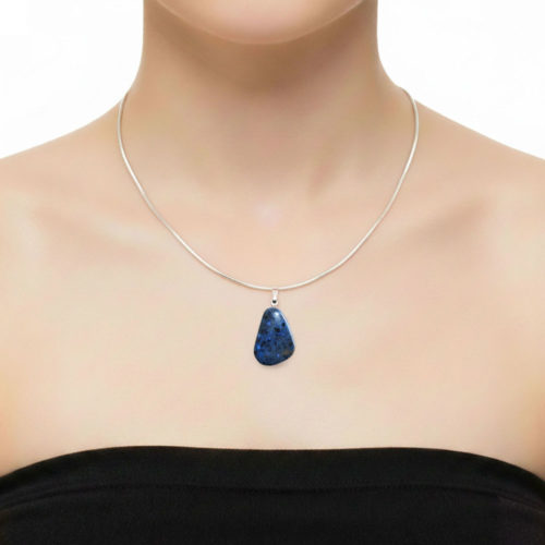 pendentif-dumortierite-pierre-roulee