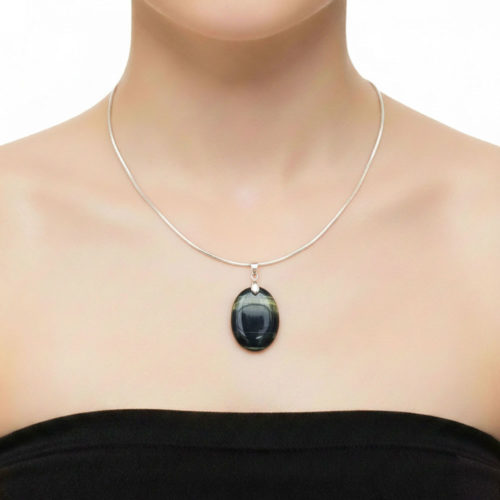 pendentif-oeil-de-faucon-pierre-plate