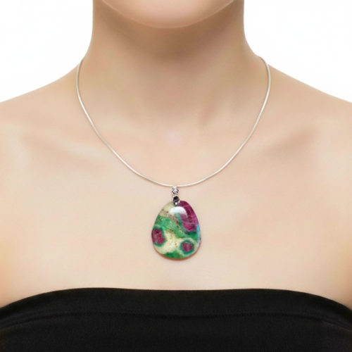 pendentif-rubis-sur-fuschite-pierre-plate