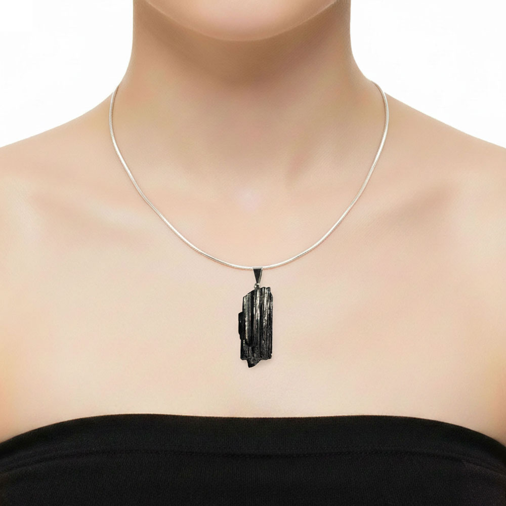 pendentif-tourmaline-noire-pierre-brute