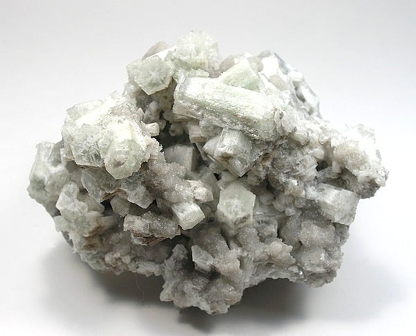 Cristaux d'aragonite, polymorphe orthorhombique du carbonate de calcium (CaCO3)