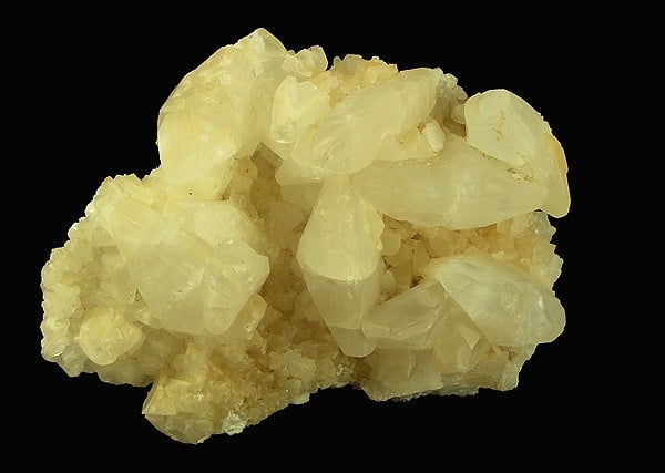 Association de calcite et de dolomite, deux carbonates distingués par le test à l'acide chlorhydrique
